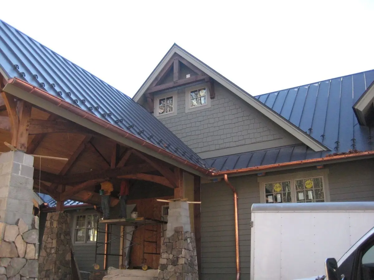 Craftsman Roofing team delivering quality roofing work in Aquetong